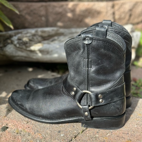 GUC Frye Distressed Italian leather Wyatt Harness Short Western Ankle Boots - Picture 3 of 11